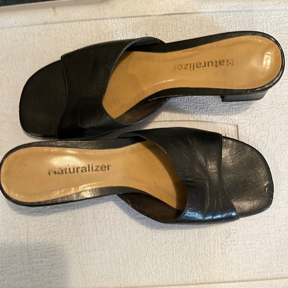Black block heel Naturalizes